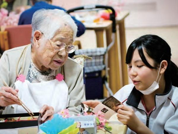 介護老人保健施設 横浜あおばの里（常勤）の理学療法士求人メイン写真1