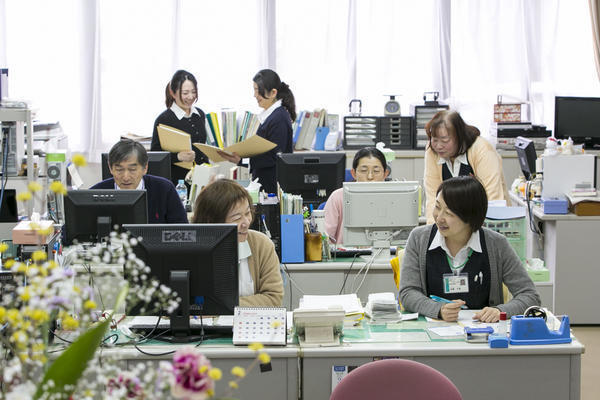 軽費老人ホーム ケアハウスロイヤルの園（常勤）の社会福祉主事任用求人メイン写真1