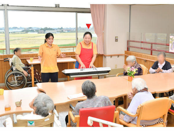 特別養護老人ホーム白根やすらぎの里（夜勤なし / 常勤）の介護福祉士求人メイン写真4