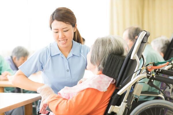 介護老人保健施設 ケアヴィラ伊丹（常勤）の准看護師求人メイン写真1