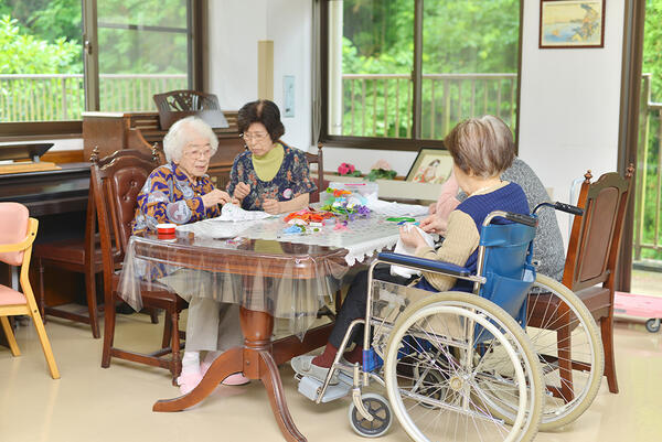 介護老人保健施設 サンシルバー町田（パート）の介護福祉士求人メイン写真2