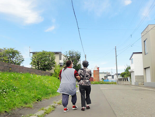 愛の家グループホーム 札幌福住（契約社員）の介護職求人メイン写真1