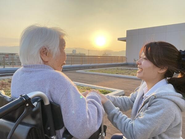 特別養護老人ホーム ディグニティ内浜（常勤）の介護福祉士求人メイン写真1