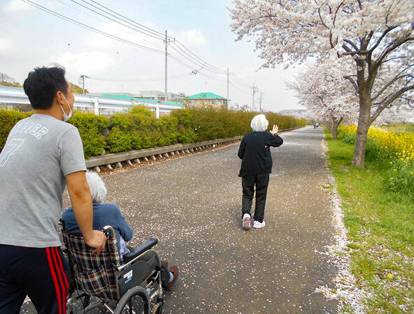 愛の家グループホーム 東松戸（正社員）の介護福祉士求人メイン写真5