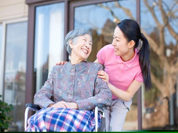 住宅型有料老人ホームみやざく（パート）の介護職求人メイン写真1