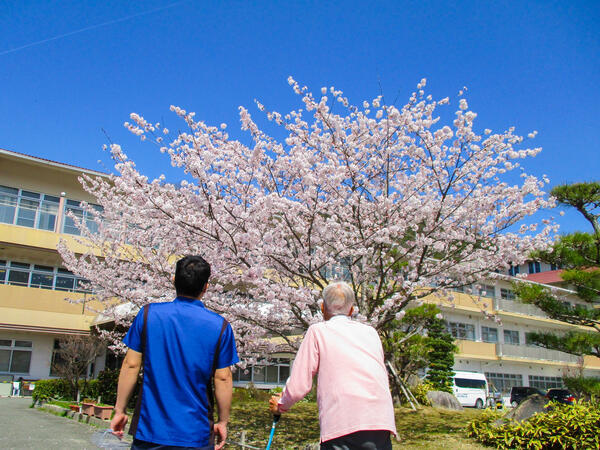 介護老人保健施設 愛（常勤）の介護福祉士求人メイン写真3