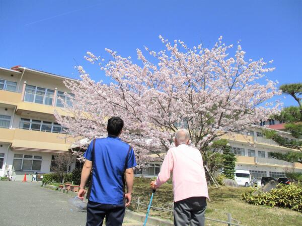 介護老人保健施設 愛（パート）の介護福祉士求人メイン写真3