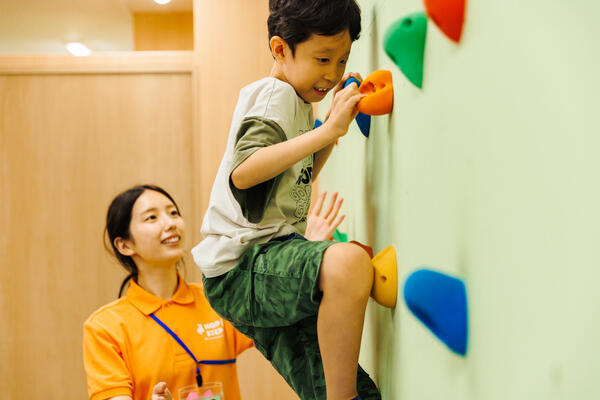 ホップステップ放課後等デイサービス新川崎校（常勤）の保育士求人メイン写真3