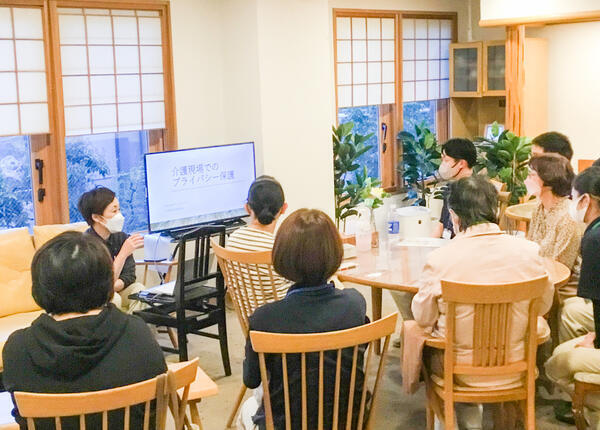 千里山翔裕館（常勤）の介護福祉士求人メイン写真1