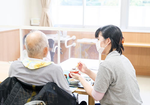 社会福祉法人近江薫風会（常勤）の介護職求人メイン写真3