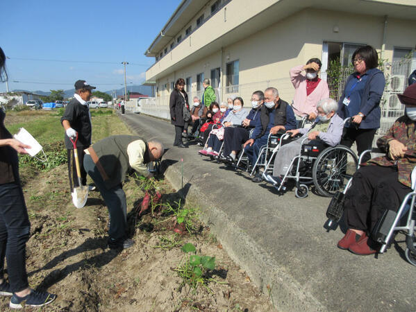 高齢者総合福祉施設ゆうりん苑（常勤） の介護福祉士求人メイン写真2