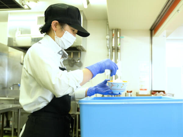 立山町学校給食センター（厨房/契約社員）の調理師/調理員求人メイン写真1