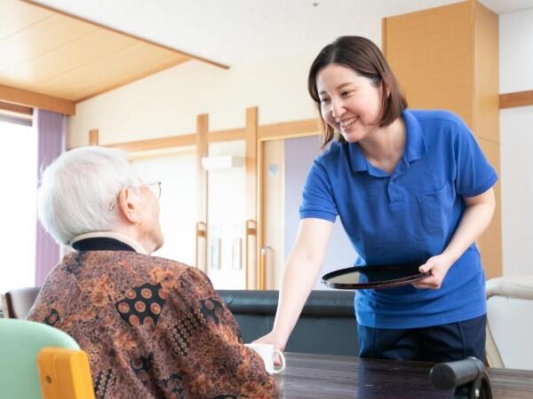 介護老人保健施設つるさんかめさん（常勤）の介護職求人メイン写真2