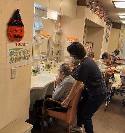 社会福祉法人六心会　離宮千里山（常勤）の介護福祉士求人メイン写真3