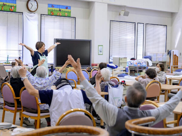 介護老人保健施設 虹の郷すわ（常勤）の介護職求人メイン写真1