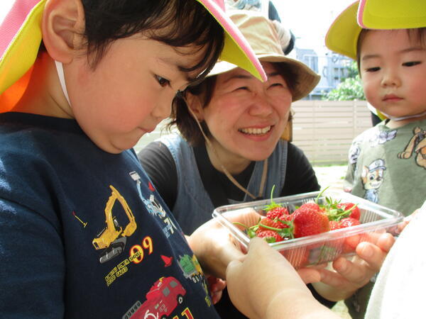 トレジャーキッズひがしとよなか保育園（常勤）の保育士求人メイン写真1