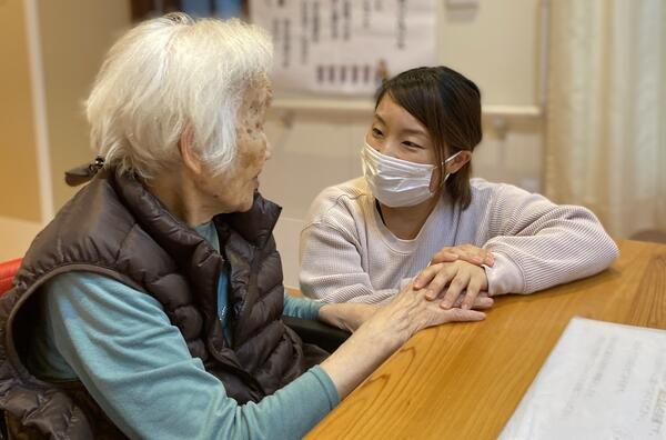 特別養護老人ホーム やまゆりの郷（常勤）の介護福祉士求人メイン写真1