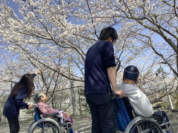 三田療護園（常勤）の支援員求人メイン写真1